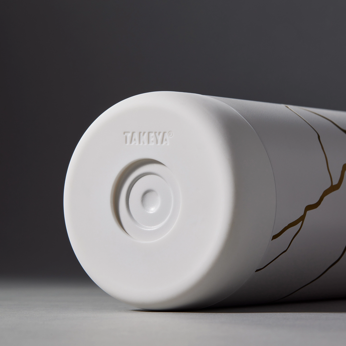 kintsugi-water-bottle-with-straw-lid-t2 51389-TK_HO25_Kintsugi_Takeya9255.png