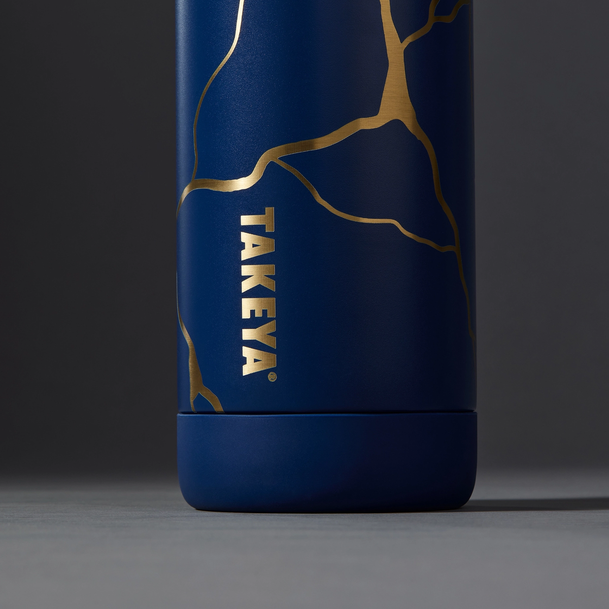 kintsugi-water-bottle-with-spout-lid-z3 51390-TK_HO25_Kintsugi_Takeya9241_Crop.png